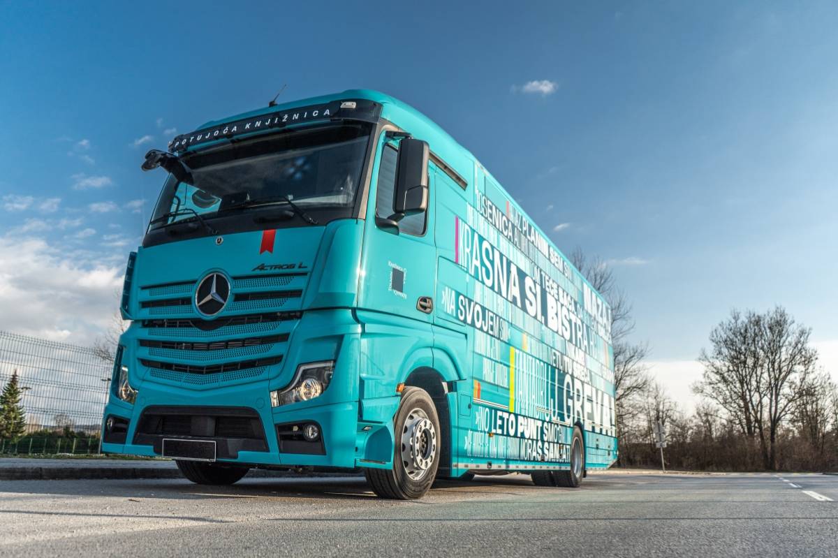 Mercedes-Benz Actros | Mobile Library - image 5