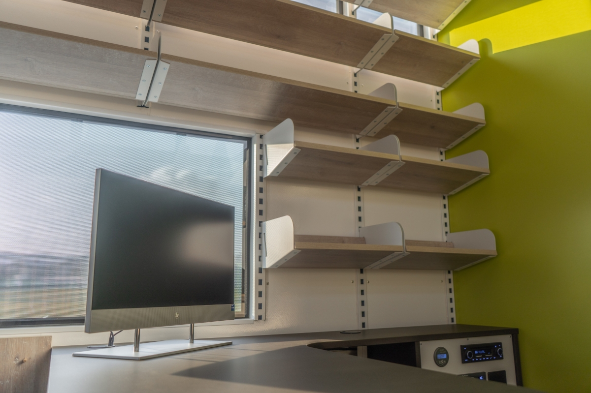 Mercedes-Benz Actros | Mobile Library - image 3
