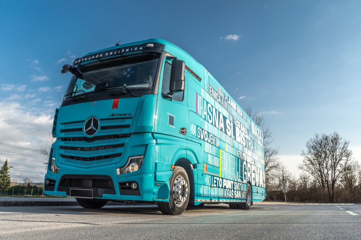 Mercedes-Benz Actros | Mobile Library - image 5