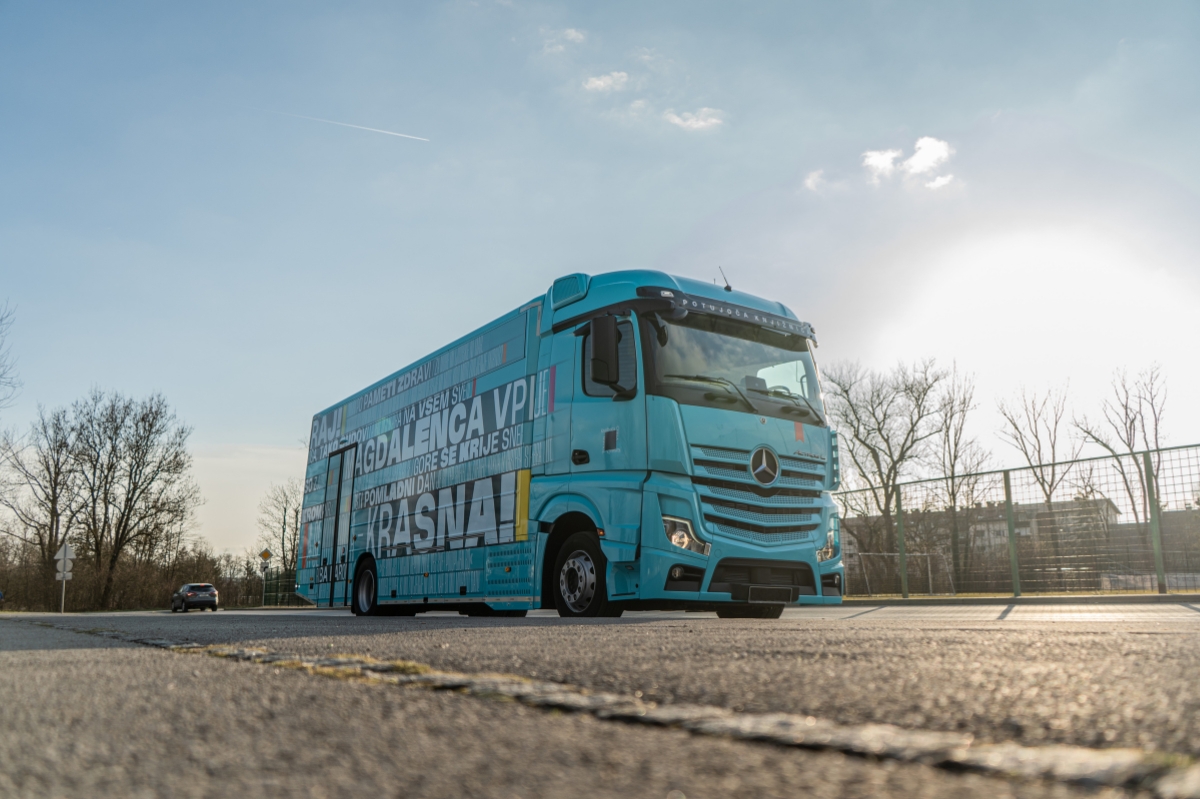 Mercedes-Benz Actros | Mobile Library - image 6